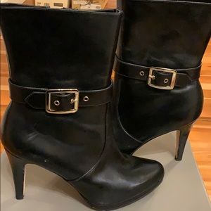 Ann Taylor All leather Bootie with buckle